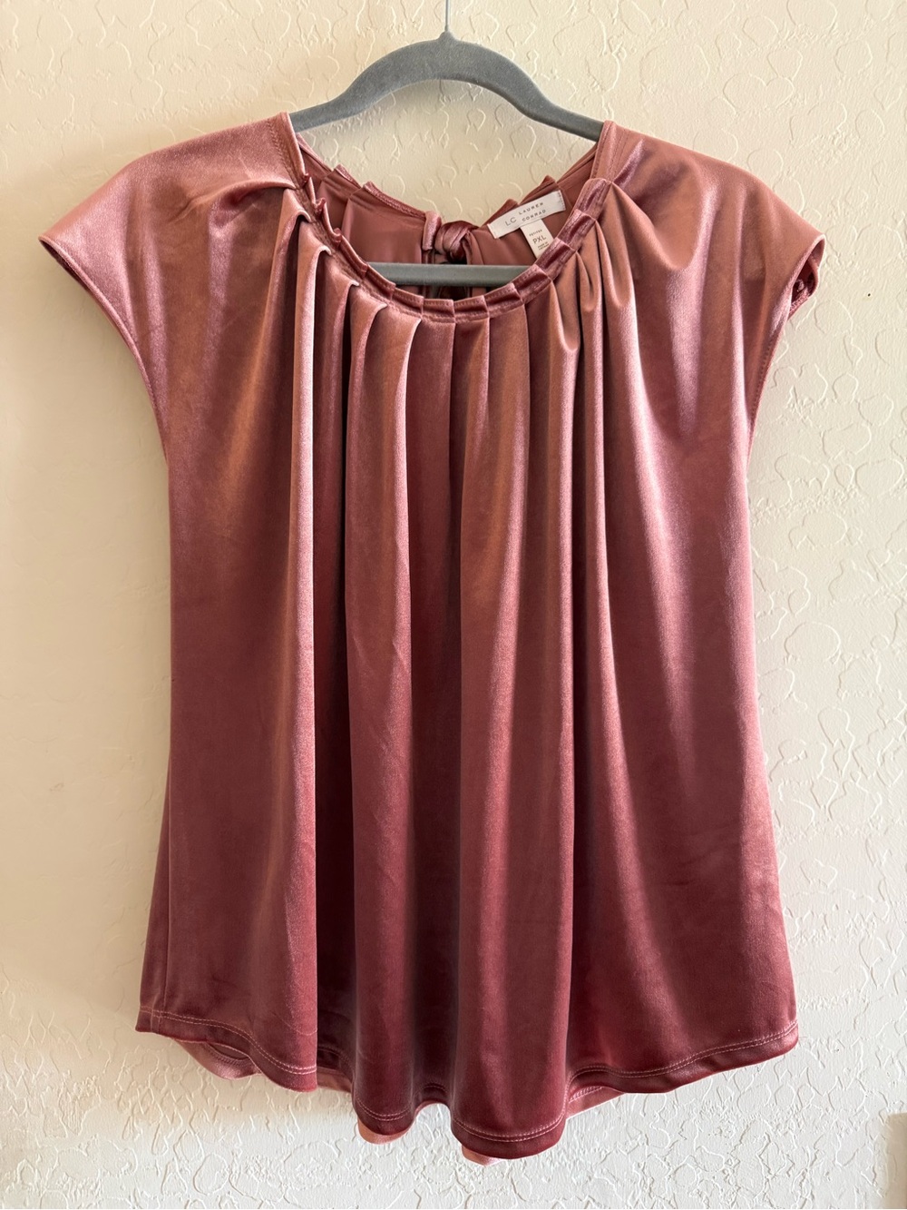 LC Lauren Conrad, PXL, mauve velvet blouse with pleated neckline and a tie back